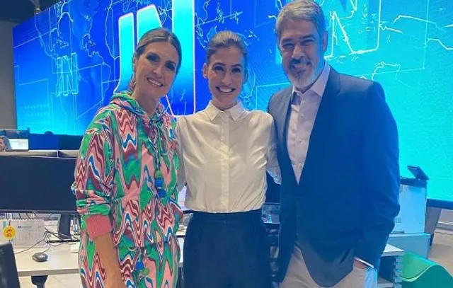 William Bonner e Renata Vasconcellos recebem visita de Fátima Bernardes no JN