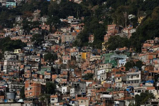 População de favela é mais negra e jovem que restante do país, revela IBGE