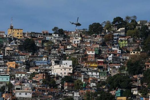 Operação policial no Rio tem prisões e apreensões de armas e drogas