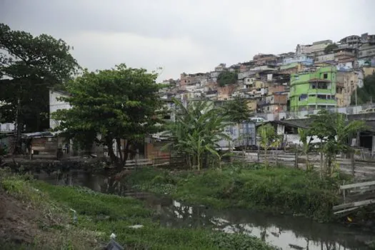 Operação na Maré, no Rio, combate lavagem de dinheiro do tráfico