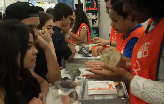 Diretoria de Ensino de São Bernardo realiza feira de profissões para estudantes da região