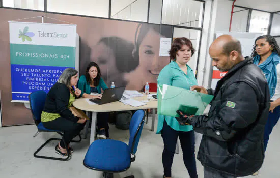 Feira de Empregos para pessoas com mais de 45 anos atrai 3.542 pessoas