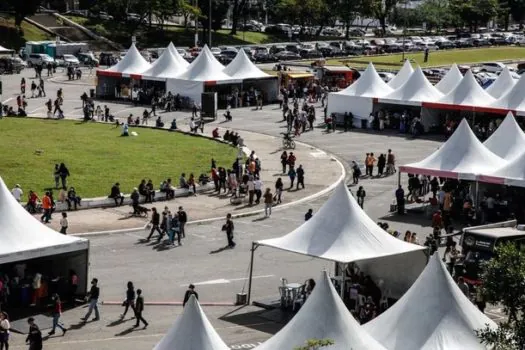 Feira do Livro volta ao Pacaembu com 60 autores