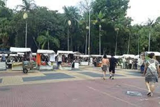 Praça da República recebe feira de artesanato em celebração ao Dia das Mães