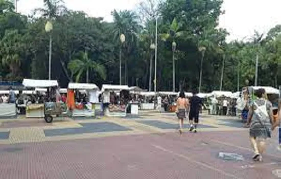 Praça da República recebe feira de artesanato em celebração ao Dia das Mães