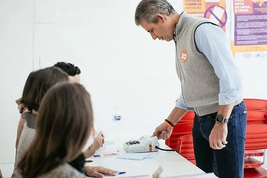 Felipe D’Avila vota em escola na capital paulista