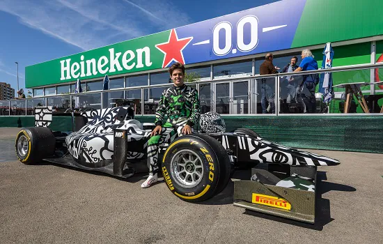 Felipe Drugovich apresentou o troféu do GP da Holanda de Fórmula 1 em Zandvoort