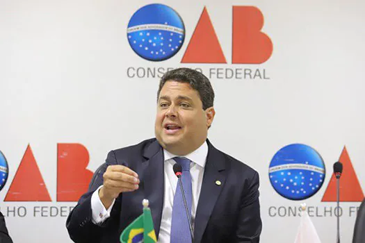 Presidente da OAB aciona STF para Bolsonaro dar explicação sobre morte de seu pai