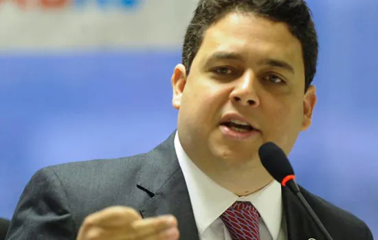 Fala de Eduardo sobre AI-5 é ‘afronta à Constituição’