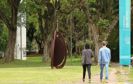 Finados: veja o que funciona em SP neste feriado