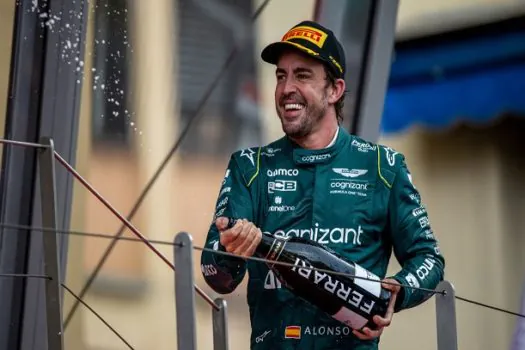 Alonso agradece empolgação da torcida, mas mantém a calma na busca por fim de jejum na F-1