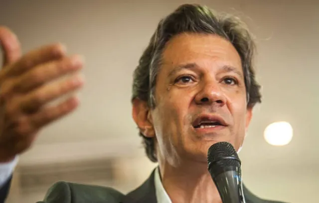 Haddad chega à residência oficial da Câmara para negociar PEC da transição