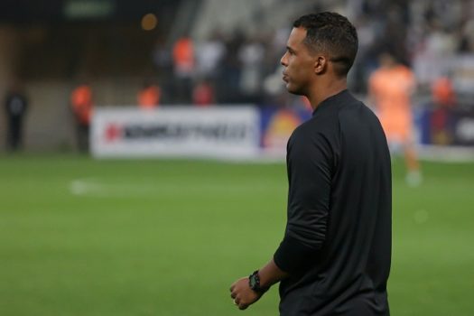 Lázaro afirma que Corinthians busca marcar gols no início dos jogos