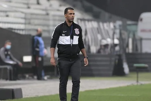 Com números positivos no Corinthians, Lázaro ainda não pensa em ser treinador