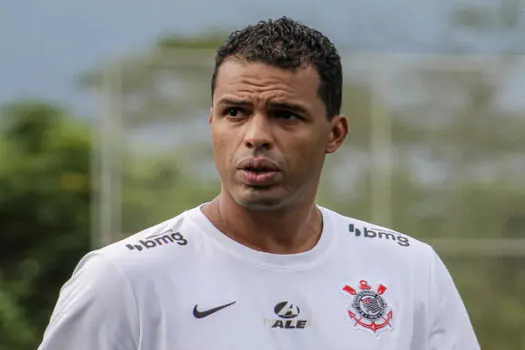 Fernando Lázaro diz que Corinthians ‘precisa melhorar em todos os aspectos’