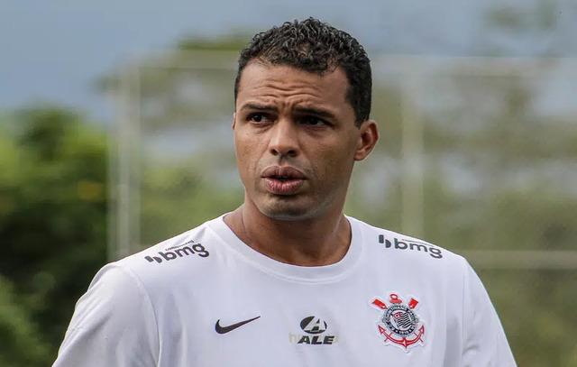 Fernando Lázaro diz que Corinthians ‘precisa melhorar em todos os aspectos’