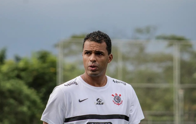 Reunião nesta quinta vai definir futuro de Fernando Lázaro no Corinthians