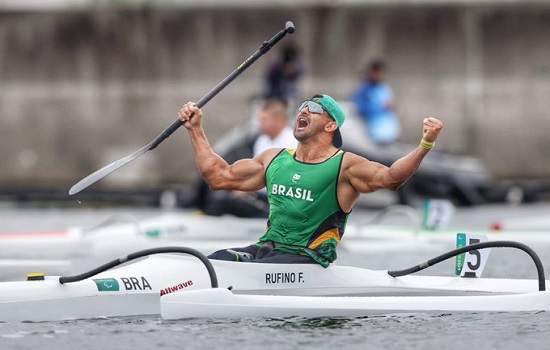 Fernando Rufino domina os 200m da canoagem e leva o ouro nos Jogos Paralímpicos