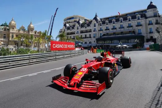 Ferrari lança novo carro e Vasseur promete ‘mesma pressão’ para Leclerc e Sainz