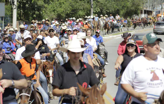 Cavalgada atrai público à 83ª Festa do Pilar de Ribeirão Pires