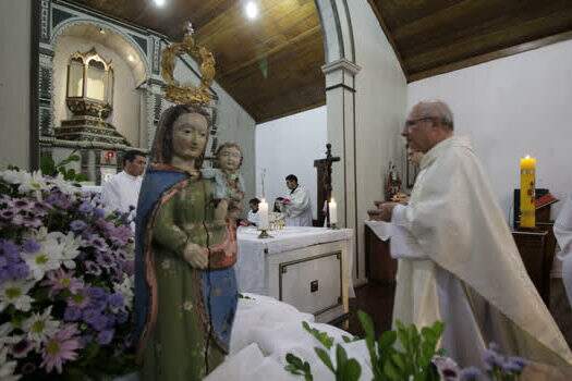 Bispo Dom Pedro Carlos Cipollini celebra missa na Capela do Pilar