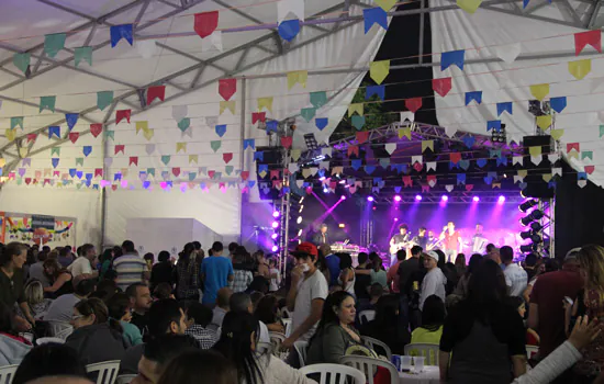 Shows e gastronomia diferenciada marcam festa junina do Clube Aramaçan