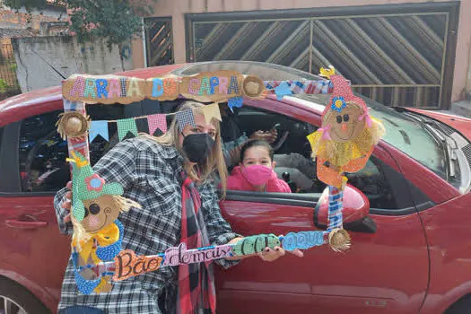 Escolas municipais de São Caetano fazem festa junina com drive thru