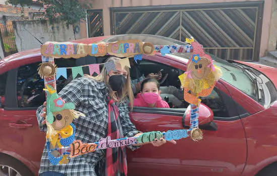 Escolas municipais de São Caetano fazem festa junina com drive thru