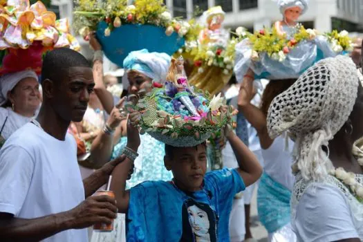 Cariocas comemoram o Dia de Iemanjá no Arpoador