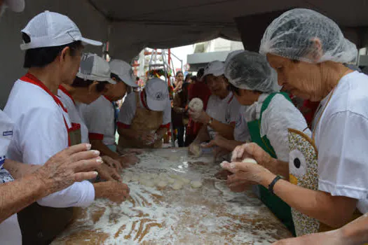 49° Festival do Bolinho da Prosperidade -Moti Tsuki Matsuri na Praça da Liberdade