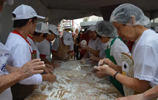 49° Festival do Bolinho da Prosperidade -Moti Tsuki Matsuri na Praça da Liberdade