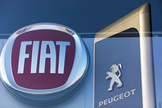 Acionistas aprovam fusão de Peugeot e Fiat, que cria a 4ª maior montadora do mundo