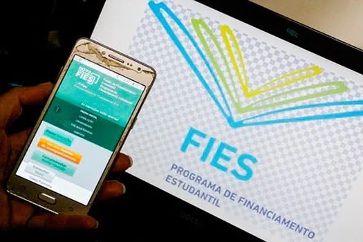 Estudantes podem renegociar Fies com Banco do Brasil pelo celular