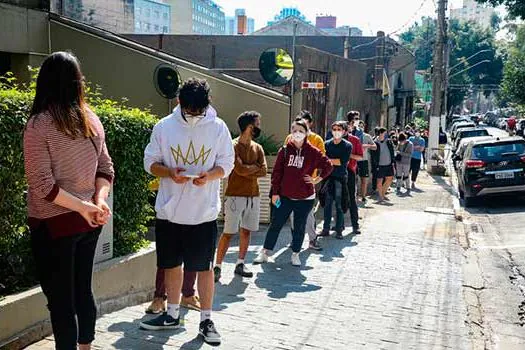 XEPA DA VACINA: A fila para maiores de 18 anos está liberada na cidade de São Paulo