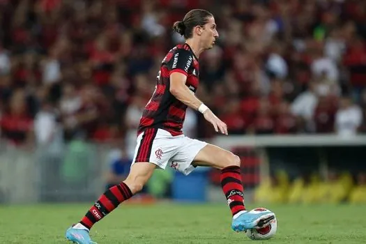 Filipe Luís despista sobre renovação e sonha em ganhar mais taças pelo Flamengo