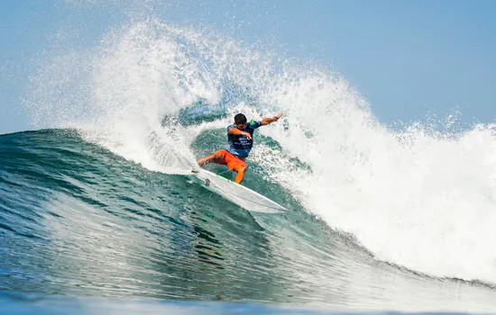 Surf: Filipe Toledo e Michael Rodrigues são eliminados em Bali