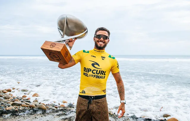 Filipinho chega a feito inédito para o Brasil longe dos holofotes