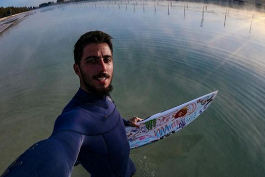 Meta é chegar em Trestles como 1 do mundo, diz Filipinho após título em Saquarema