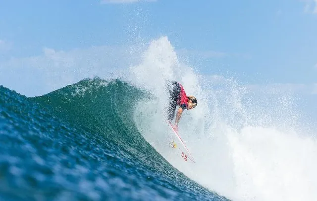 Filipinho bate Ewing e é bicampeão do Circuito Mundial de Surf