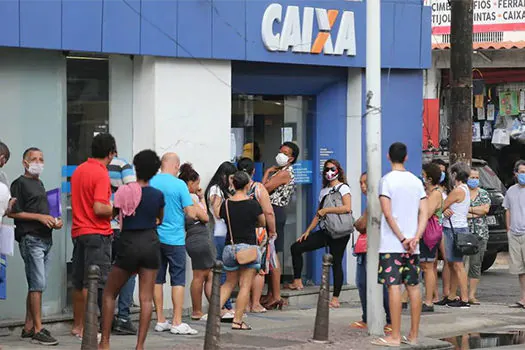 Redução do auxílio piora renda e mais pessoas caem na pobreza ou miséria