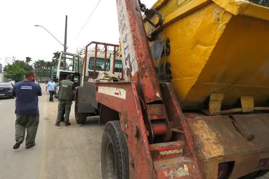 Semasa fiscaliza áreas particulares de triagem e transbordo de resíduos