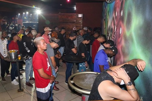 Comitê de Blitze encerra mais uma festa clandestina e fecha bares e tabacaria