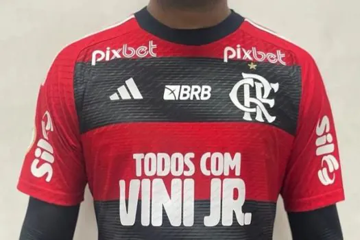 Fla apoia Vinícius Jr. com mensagem na camisa em jogo com Cruzeiro: ‘Todos com Vini Jr.’