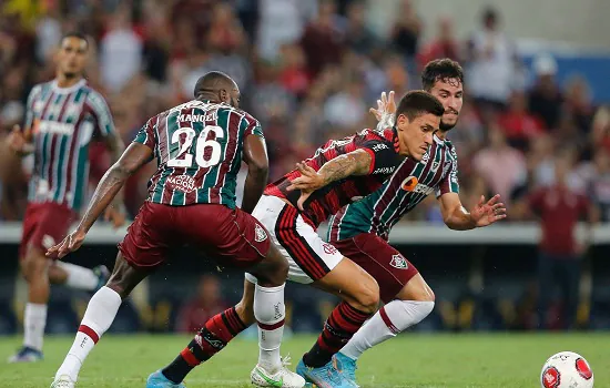 Fluminense e Flamengo jogam no Maracanã pelo título do Carioca