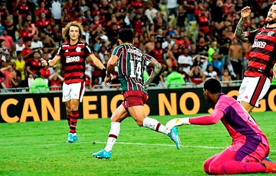 Fluminense derrotou o Flamengo por 2 a 0