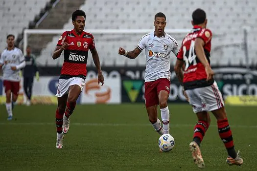 Em São Paulo, Fluminense usa contra-ataque e vence o Flamengo com gol no final