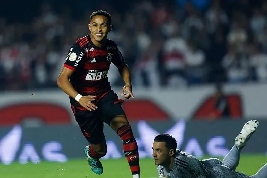 Flamengo bate São Paulo fora de casa e dorme no 3º lugar do Brasileiro