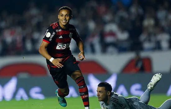 Flamengo bate São Paulo fora de casa e dorme no 3º lugar do Brasileiro