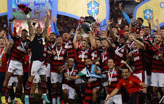 Flamengo bate Corinthians nos pênaltis e é campeão pela 4ª vez da Copa do Brasil