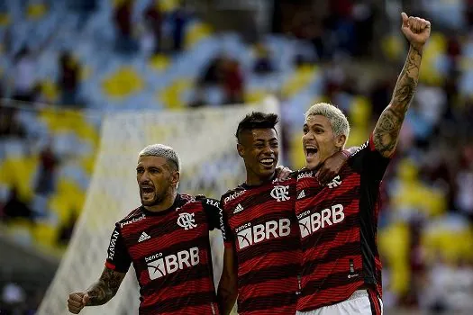 Flamengo bate o Goiás e alivia pressão momentaneamente